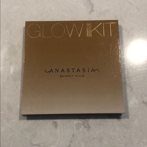 Anastasia Beverly Hills Glow Kit ✨